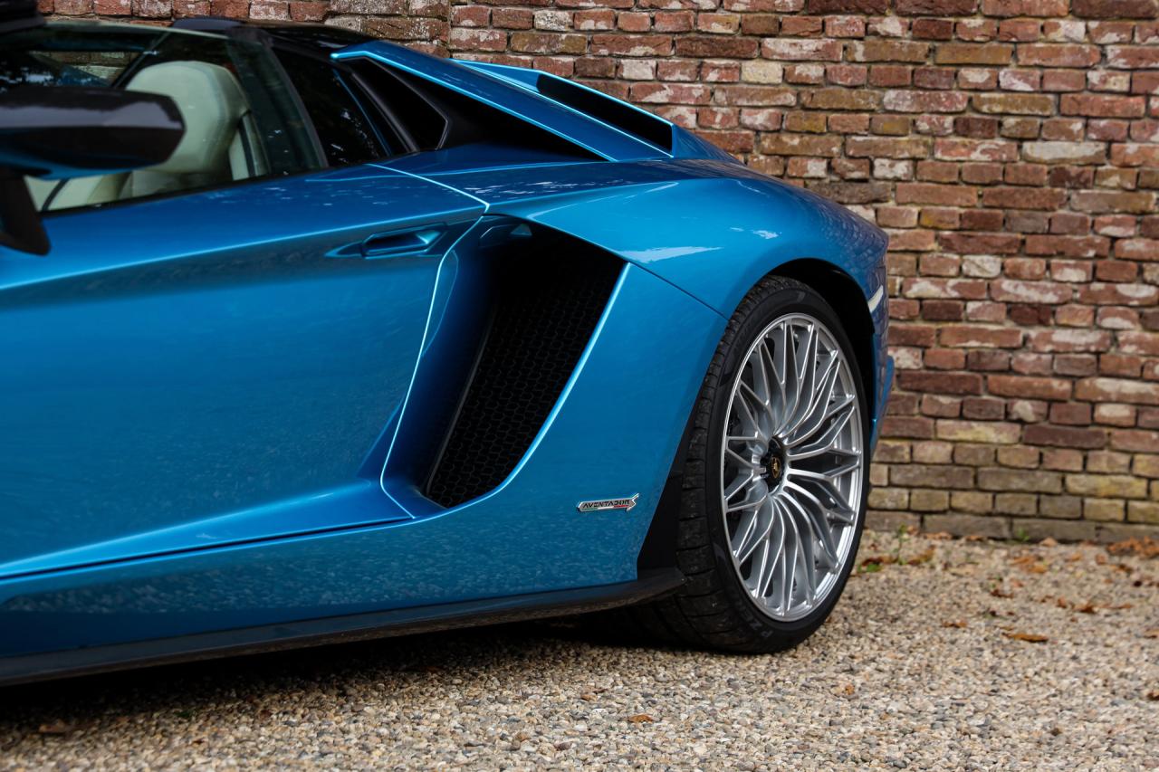 2018 Lamborghini Aventador S Roadster &ldquo;Blu Aegir over Bianco Polar&rdquo;