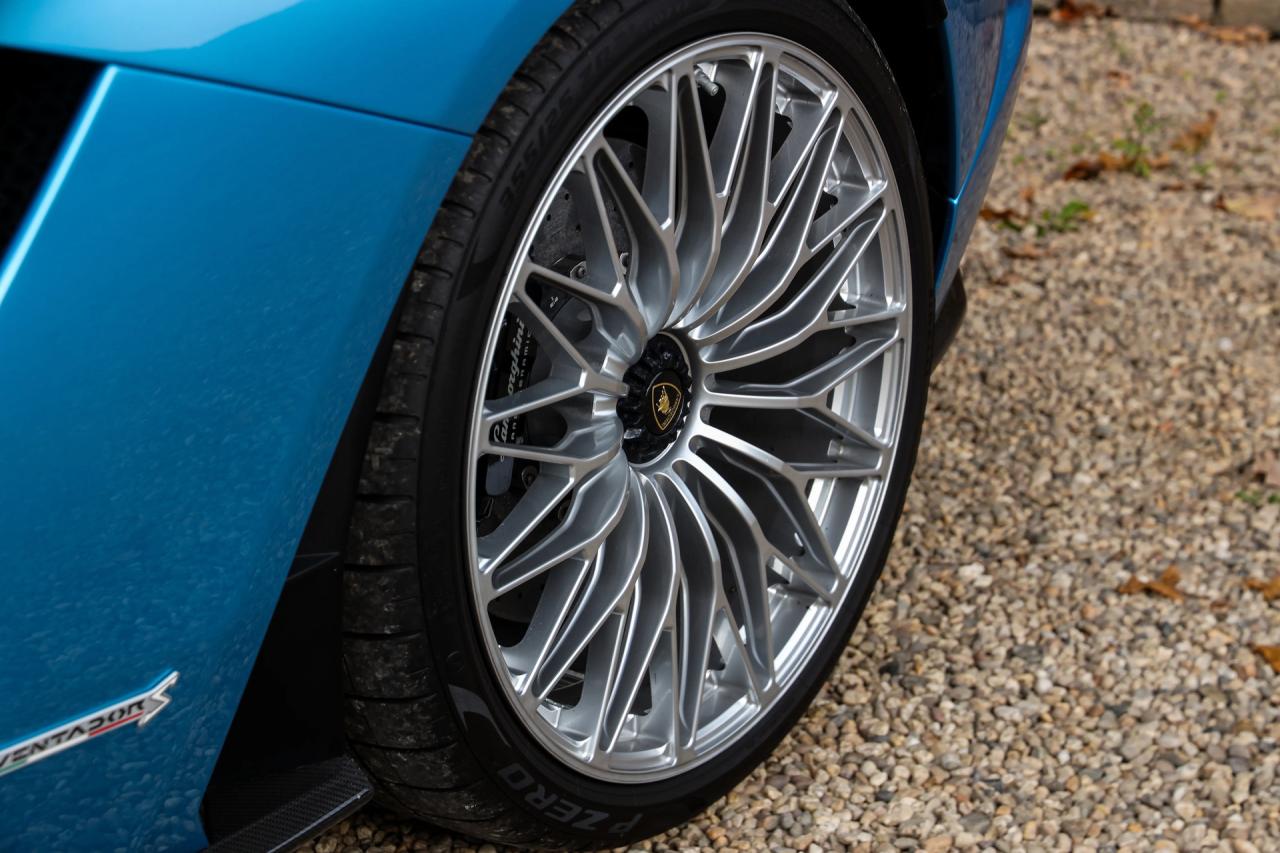 2018 Lamborghini Aventador S Roadster &ldquo;Blu Aegir over Bianco Polar&rdquo;