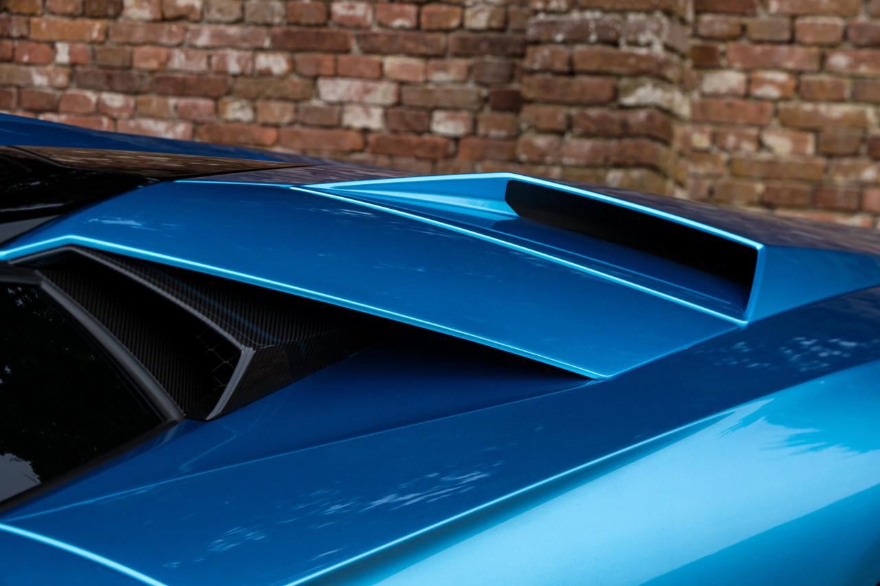 2018 Lamborghini Aventador S Roadster &ldquo;Blu Aegir over Bianco Polar&rdquo;
