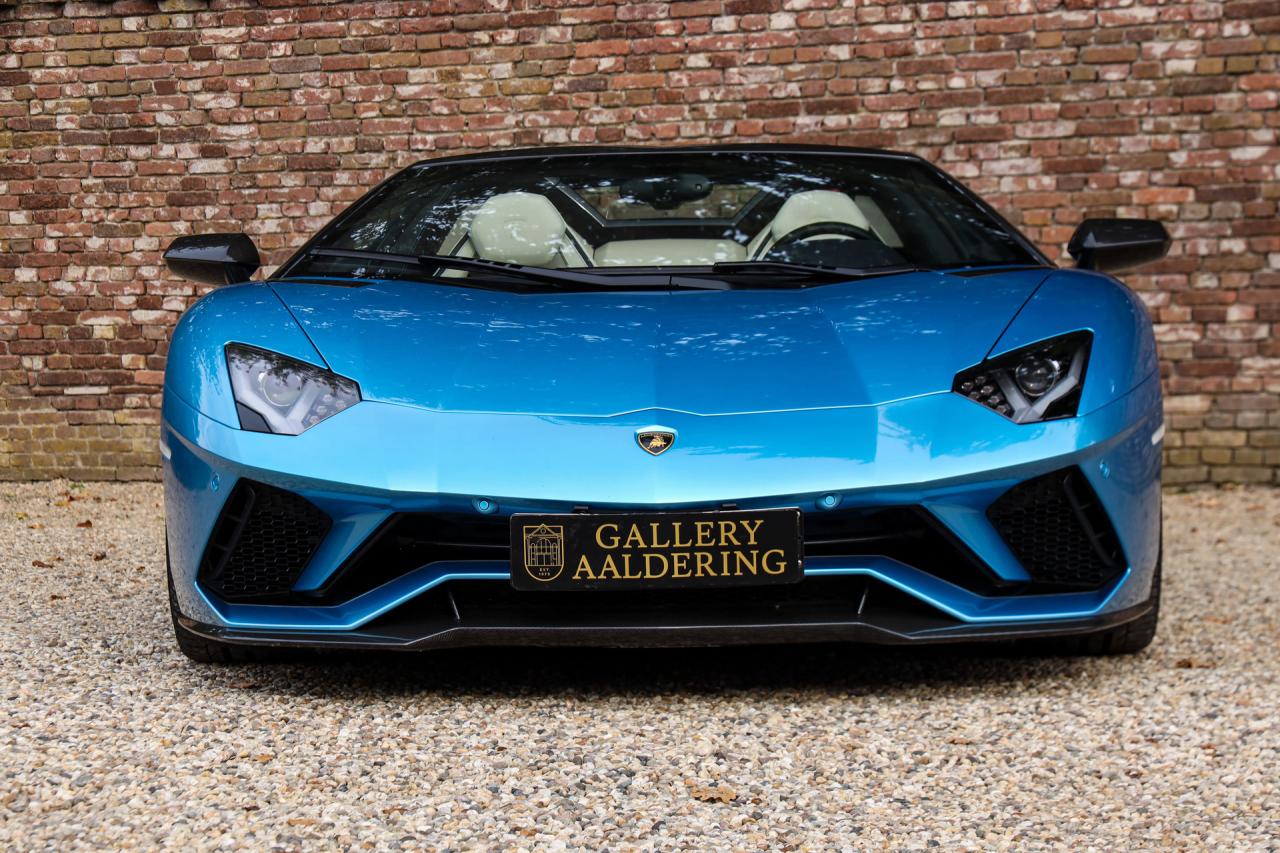 2018 Lamborghini Aventador S Roadster &ldquo;Blu Aegir over Bianco Polar&rdquo;