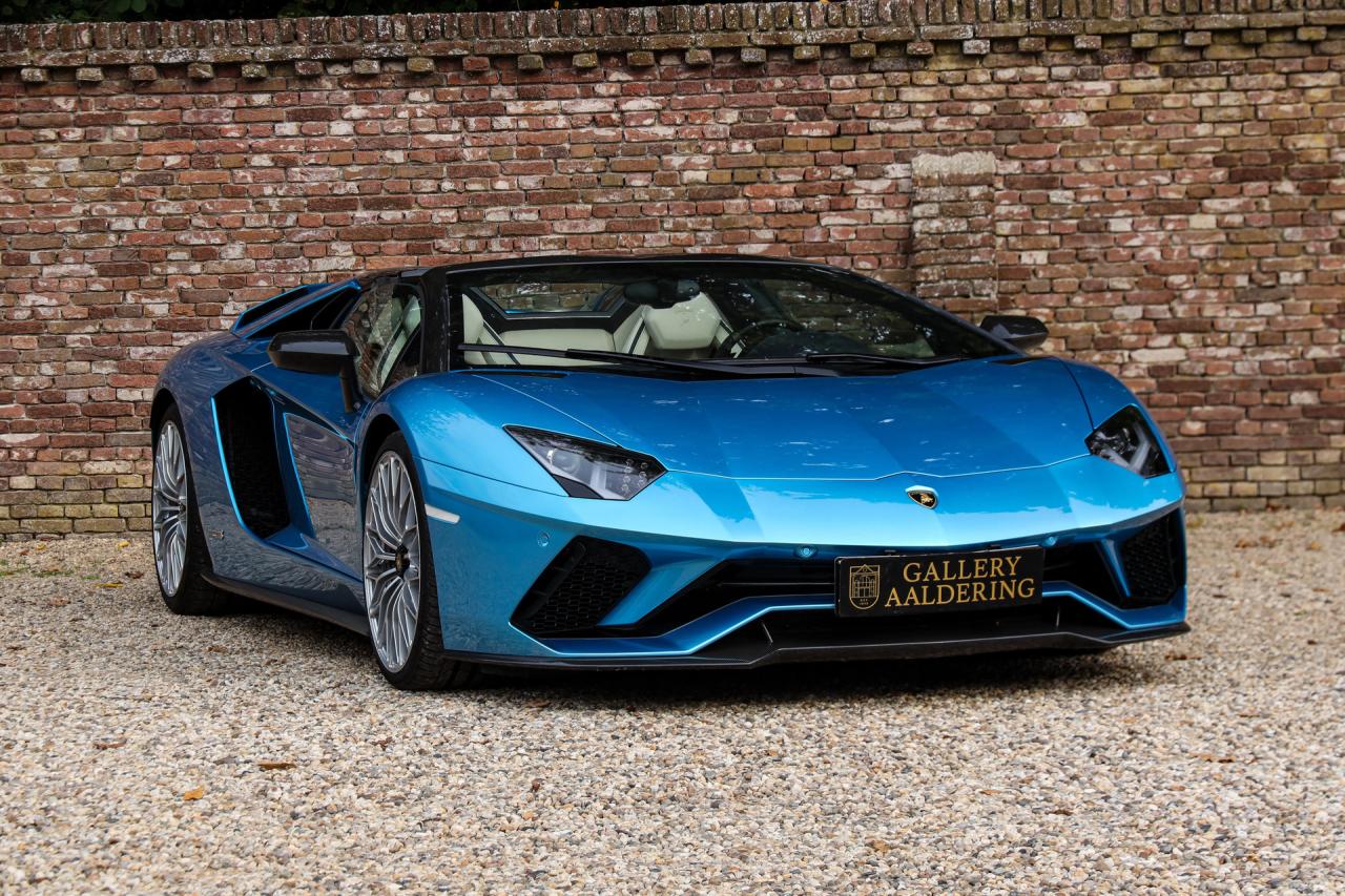 2018 Lamborghini Aventador S Roadster &ldquo;Blu Aegir over Bianco Polar&rdquo;