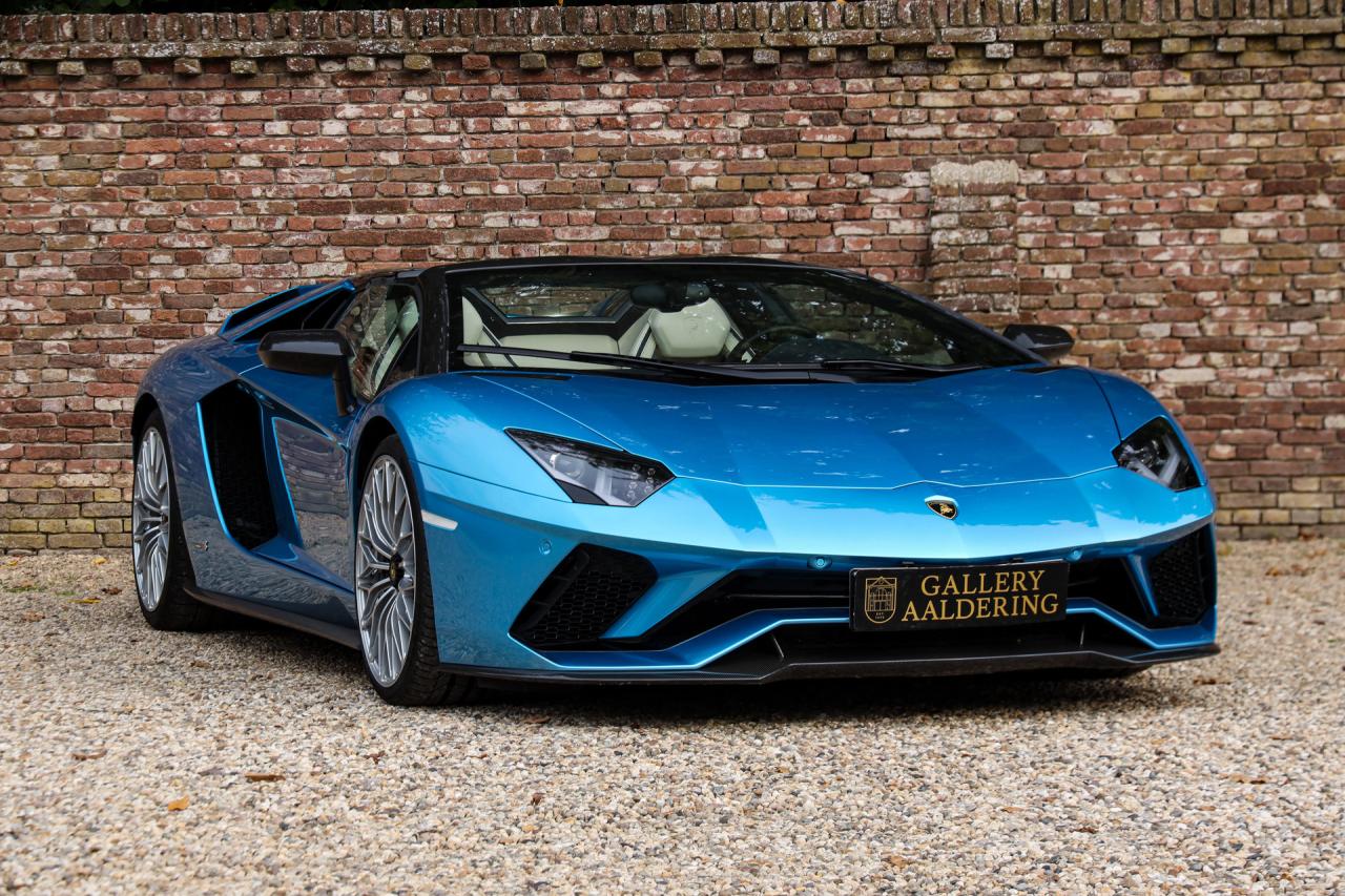 2018 Lamborghini Aventador S Roadster &ldquo;Blu Aegir over Bianco Polar&rdquo;