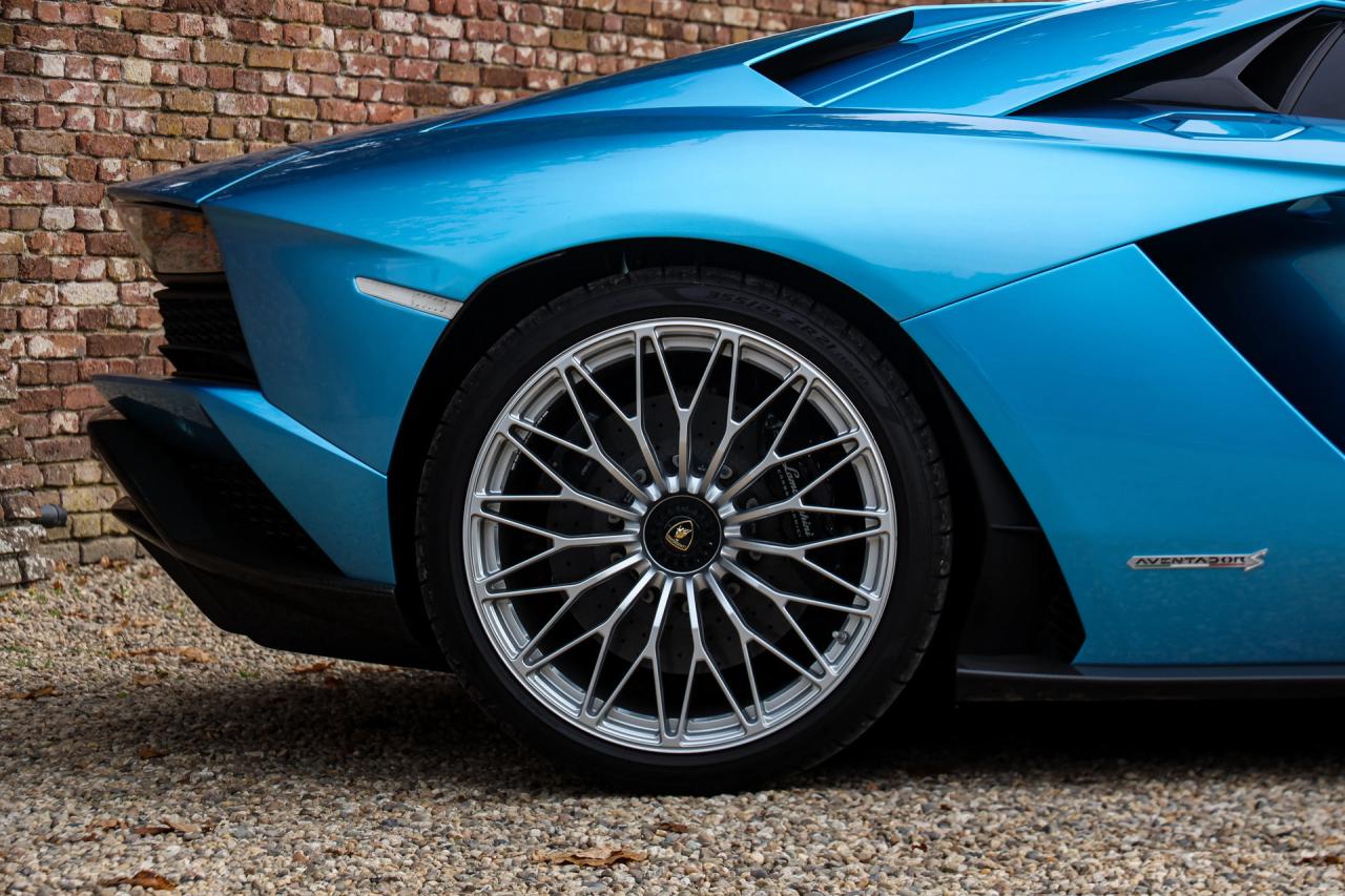 2018 Lamborghini Aventador S Roadster &ldquo;Blu Aegir over Bianco Polar&rdquo;