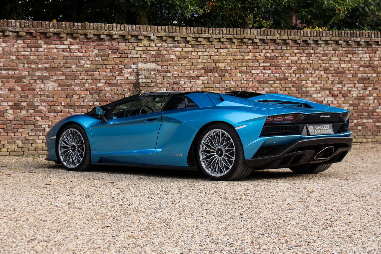 2018 Lamborghini Aventador S Roadster &ldquo;Blu Aegir over Bianco Polar&rdquo;