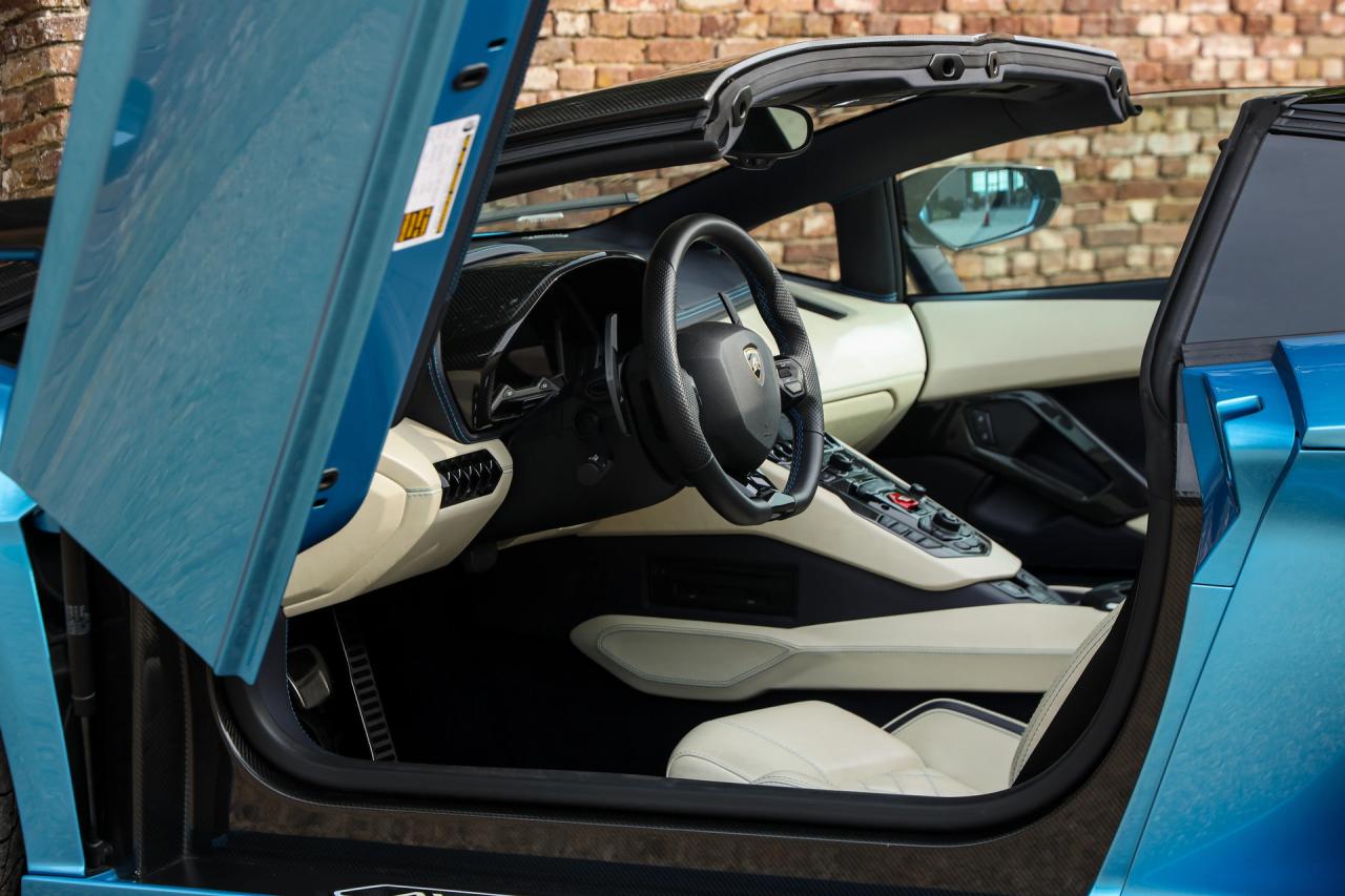 2018 Lamborghini Aventador S Roadster &ldquo;Blu Aegir over Bianco Polar&rdquo;