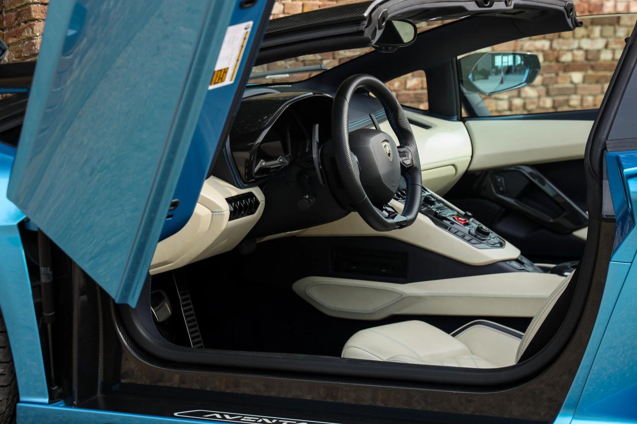 2018 Lamborghini Aventador S Roadster &ldquo;Blu Aegir over Bianco Polar&rdquo;