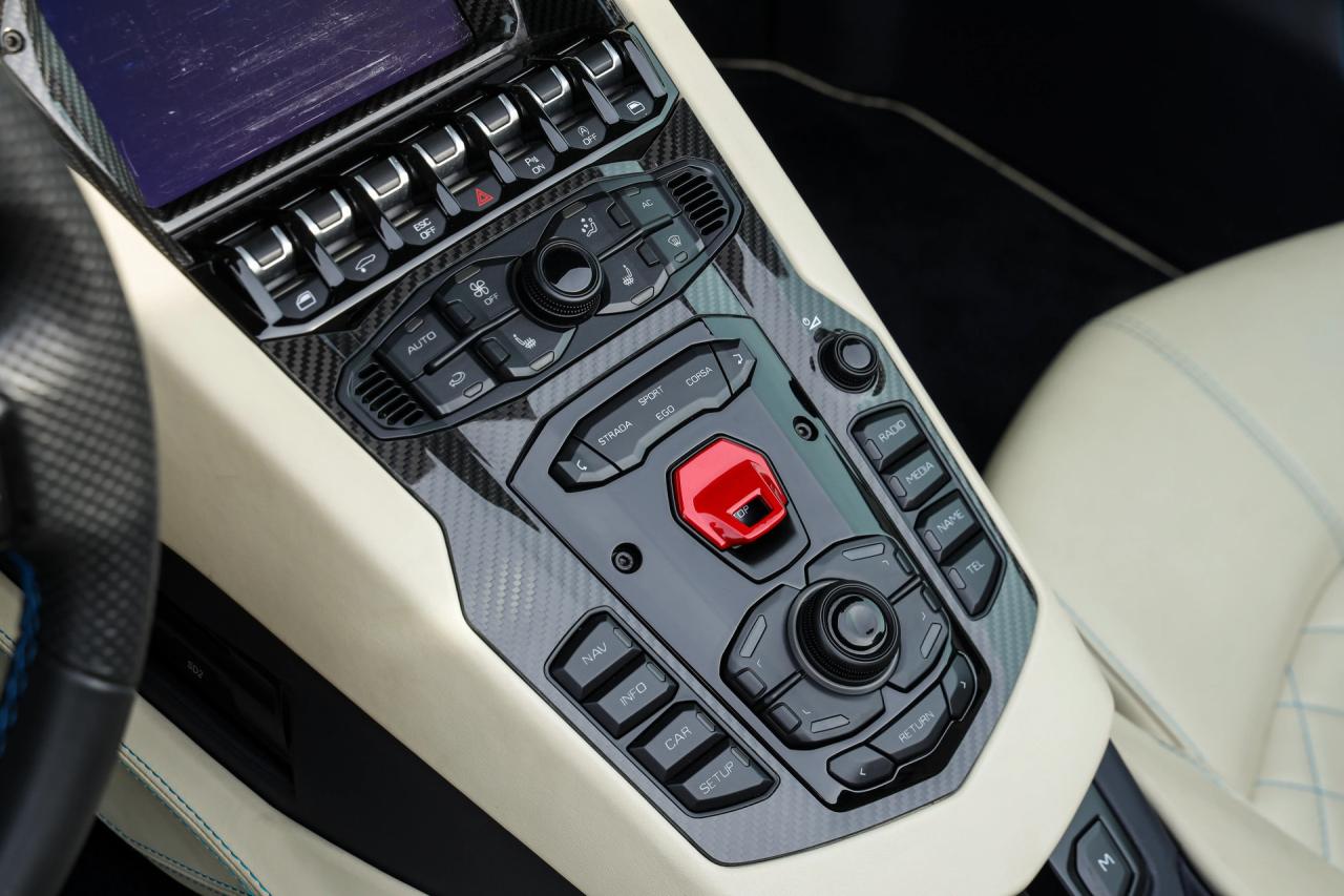 2018 Lamborghini Aventador S Roadster &ldquo;Blu Aegir over Bianco Polar&rdquo;