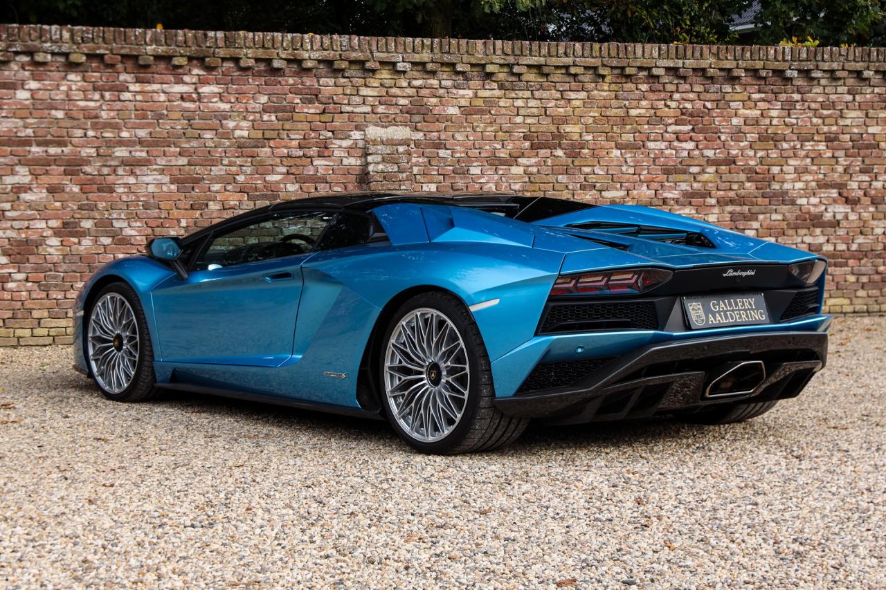 2018 Lamborghini Aventador S Roadster &ldquo;Blu Aegir over Bianco Polar&rdquo;