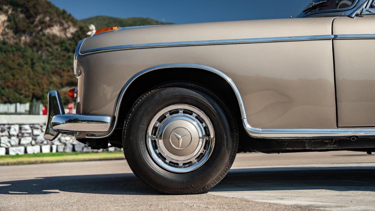 1960 Mercedes - Benz 220 SE Coup&eacute;