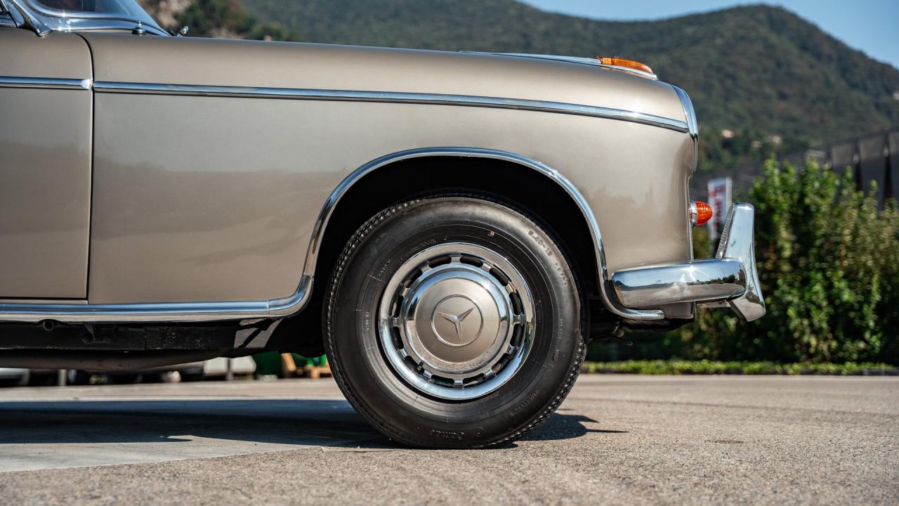 1960 Mercedes - Benz 220 SE Coup&eacute;