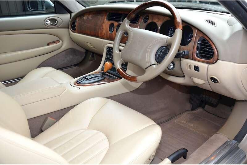 2000 Jaguar XKR