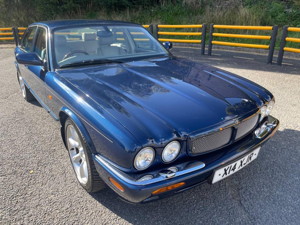2000 Jaguar XJR