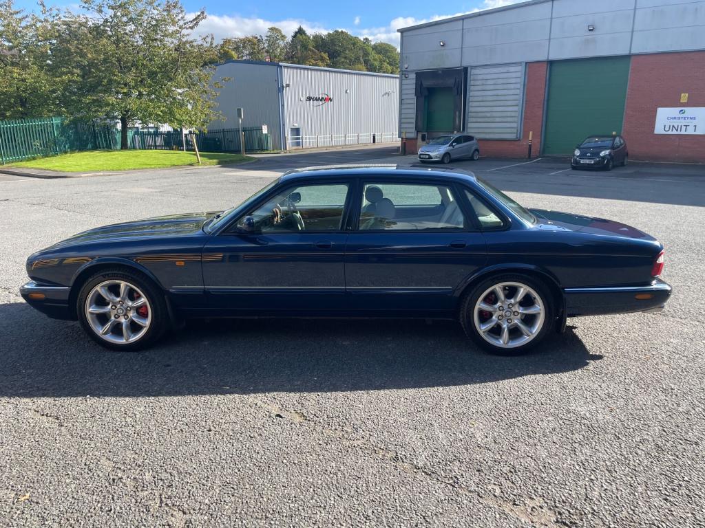 2000 Jaguar XJR