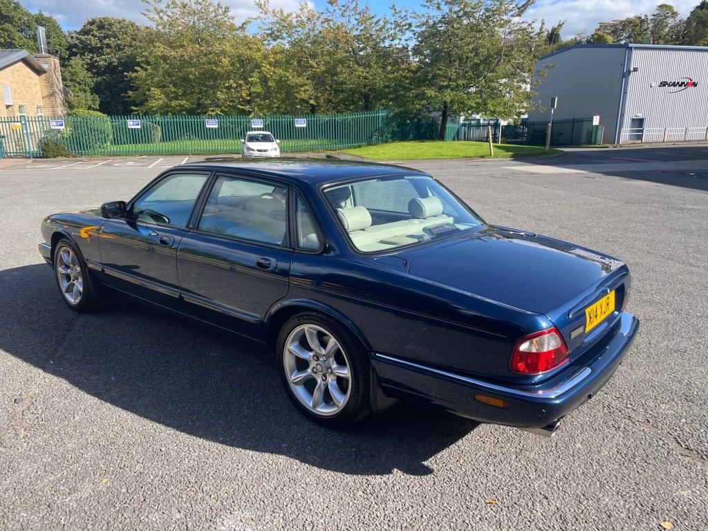 2000 Jaguar XJR