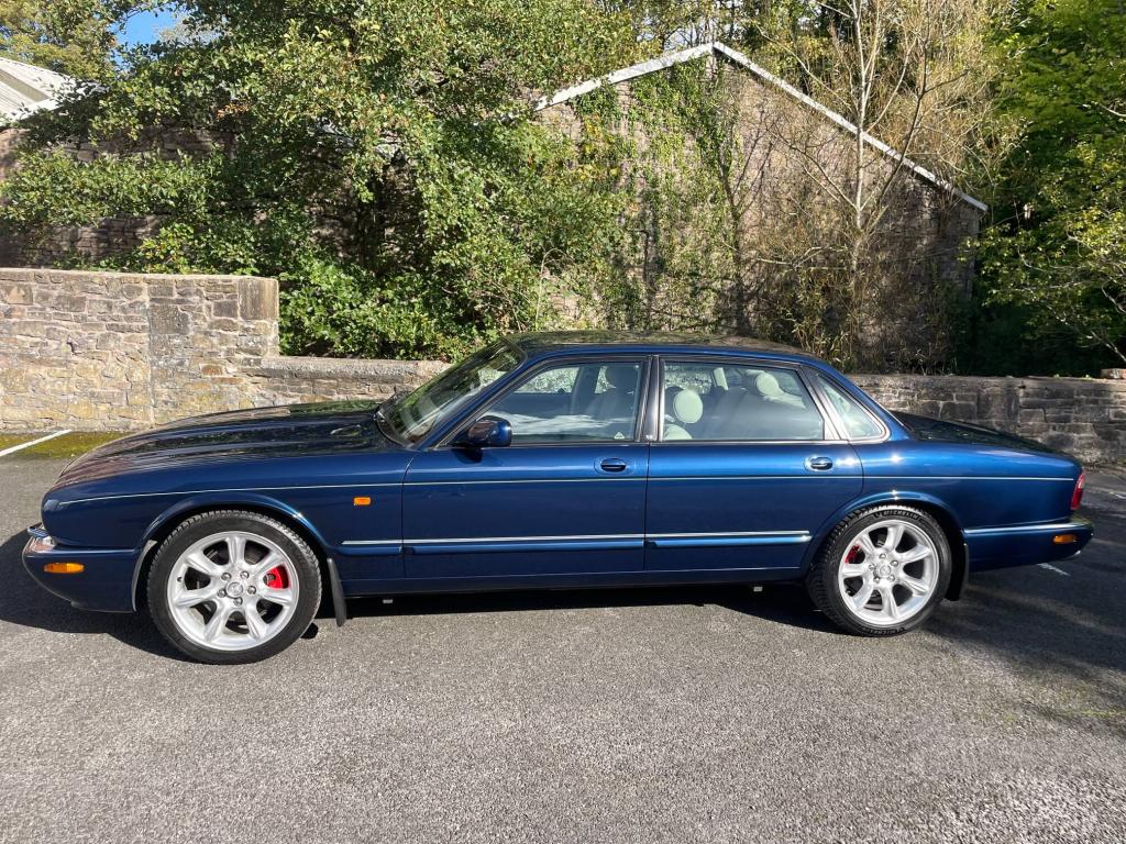 2000 Jaguar XJR