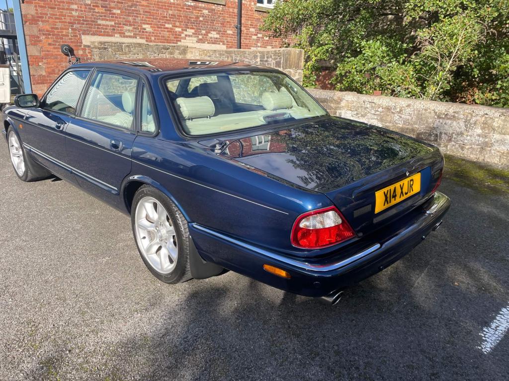 2000 Jaguar XJR