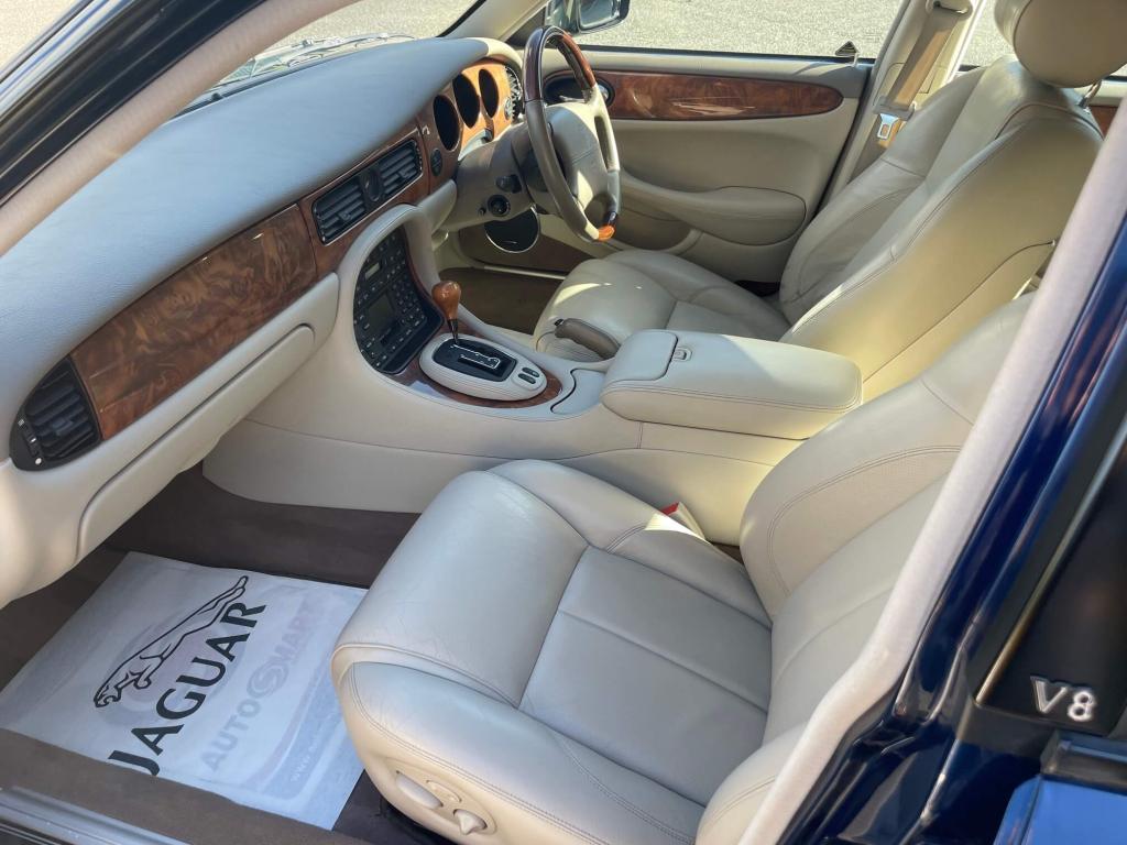 2000 Jaguar XJR