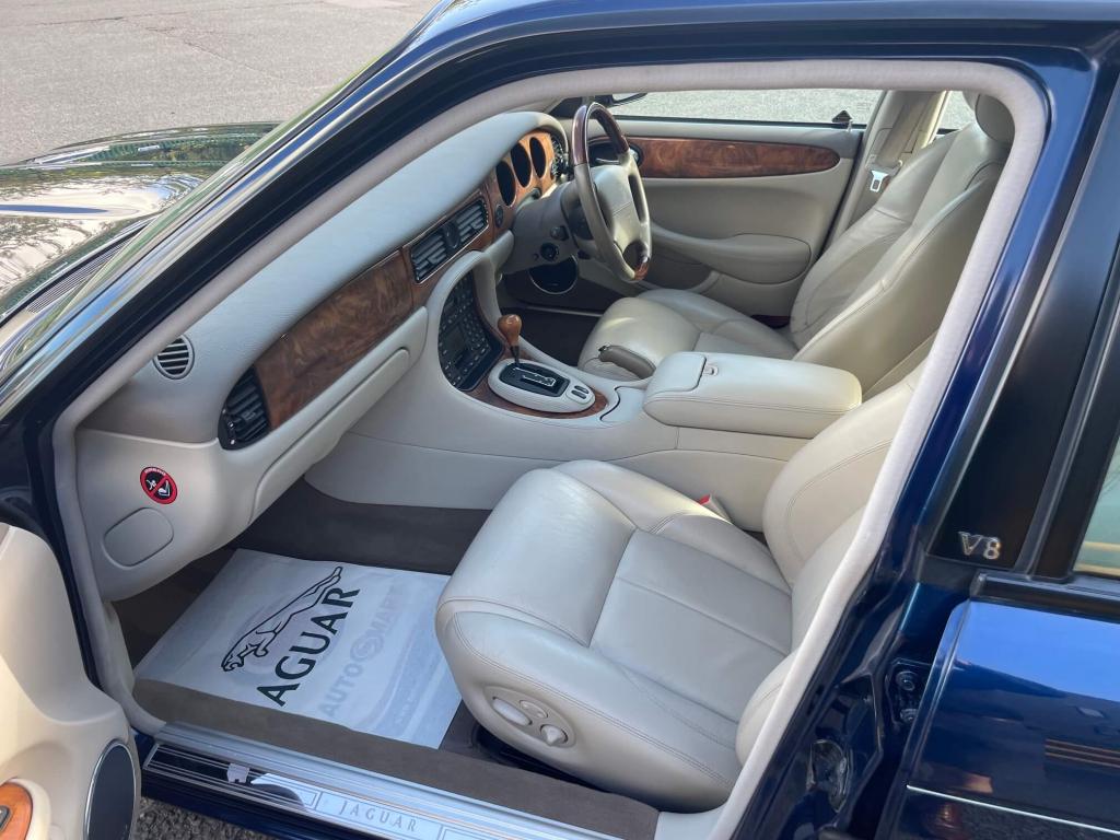 2000 Jaguar XJR