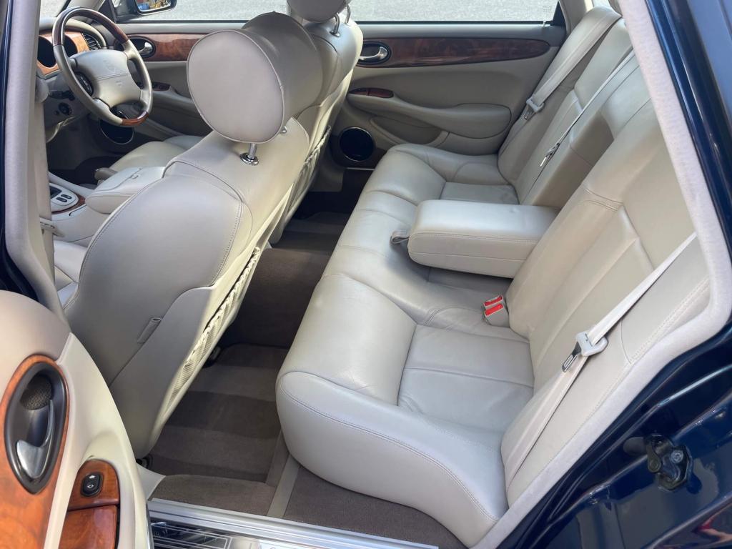 2000 Jaguar XJR