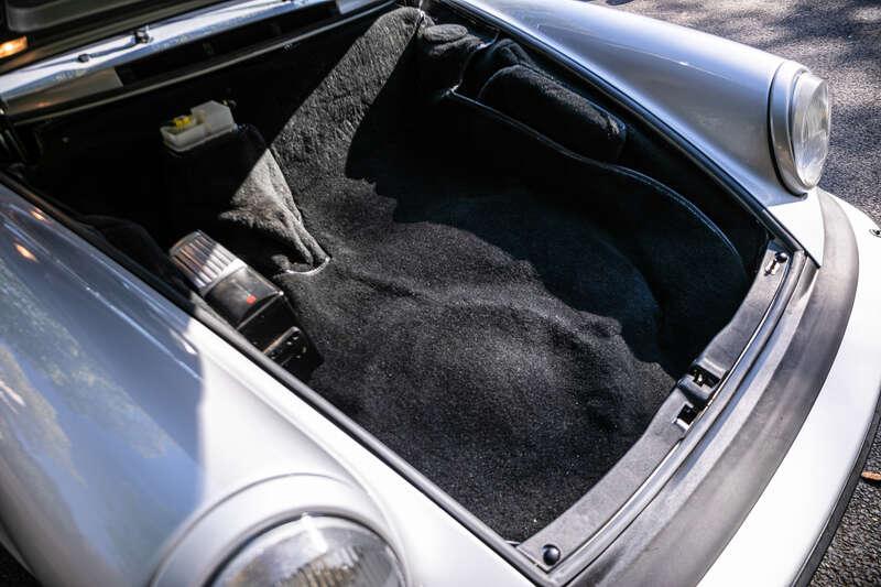 1989 Porsche 911 3.2 CARRERA SPORT COUP&Eacute;