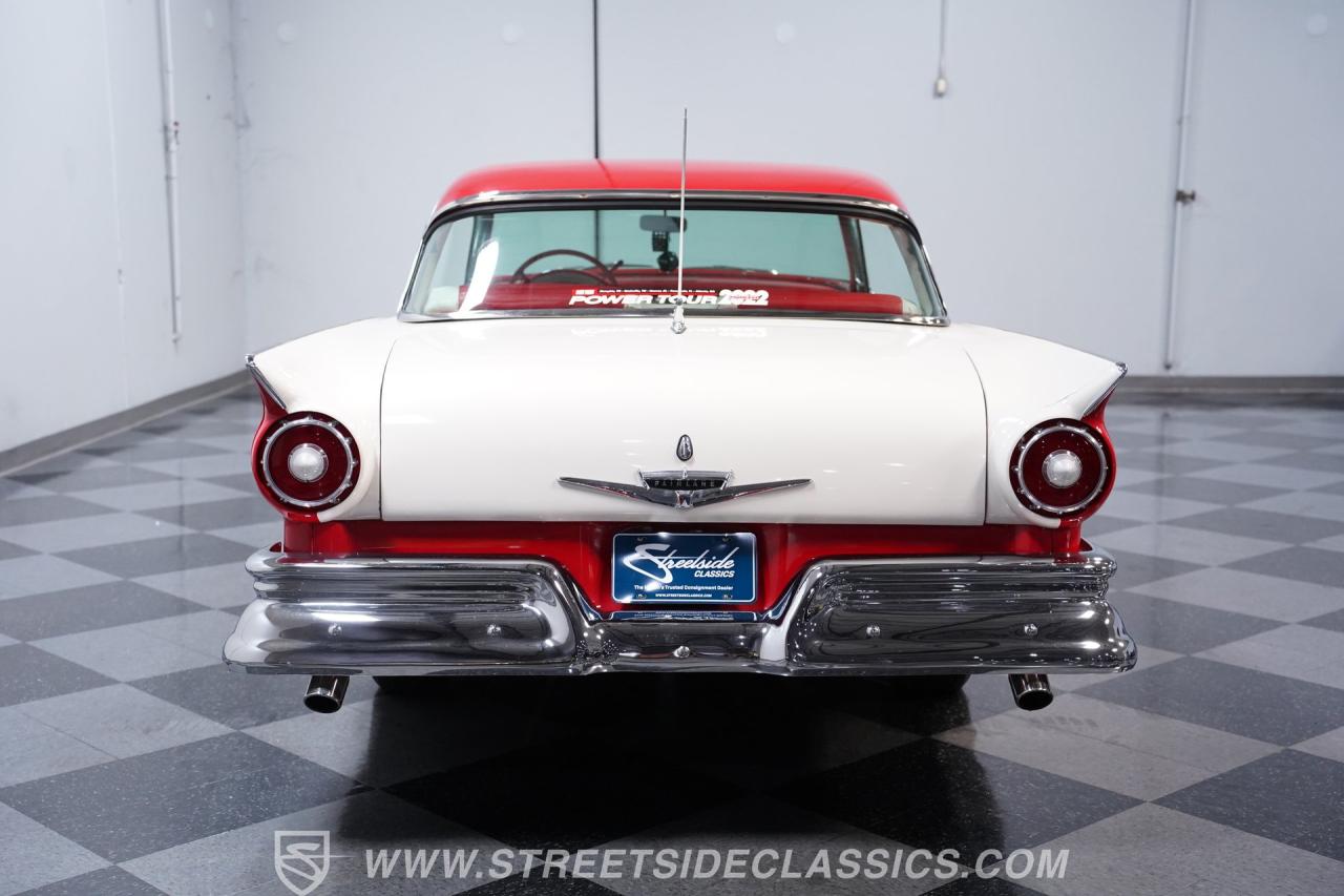 1957 Ford Fairlane 500 Club Victoria