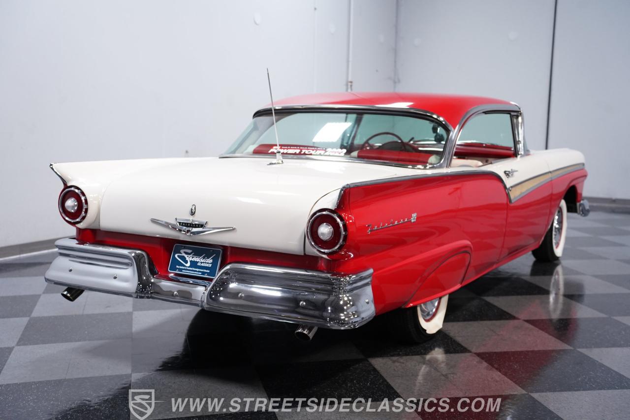 1957 Ford Fairlane 500 Club Victoria