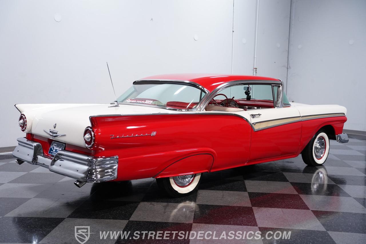 1957 Ford Fairlane 500 Club Victoria