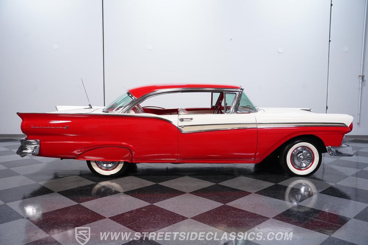 1957 Ford Fairlane 500 Club Victoria