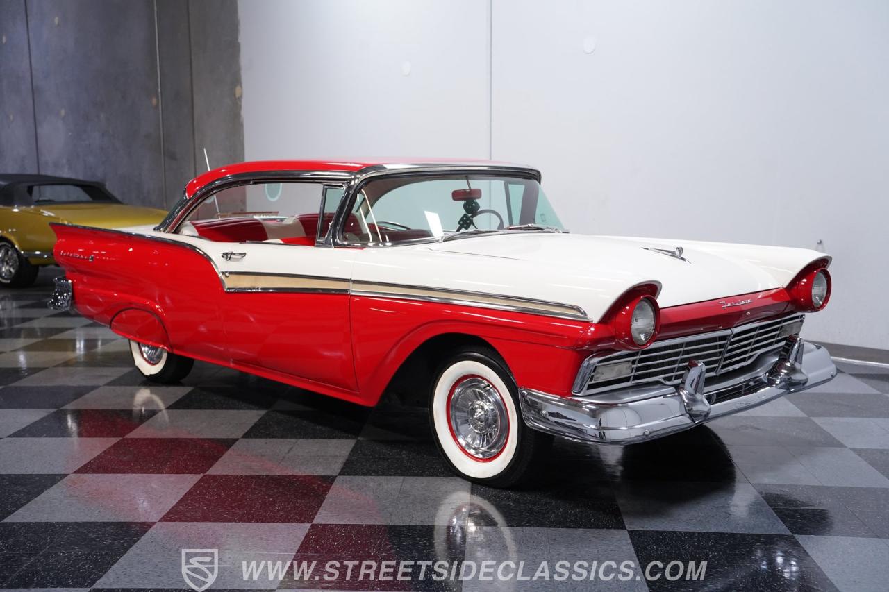1957 Ford Fairlane 500 Club Victoria