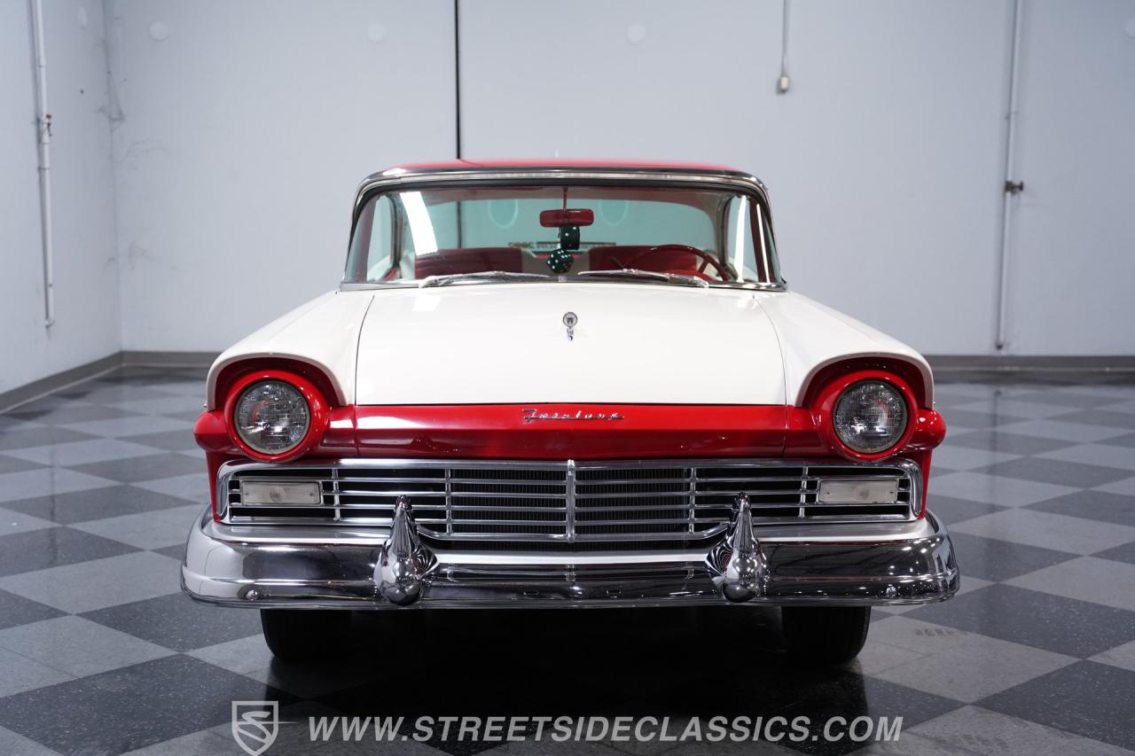 1957 Ford Fairlane 500 Club Victoria
