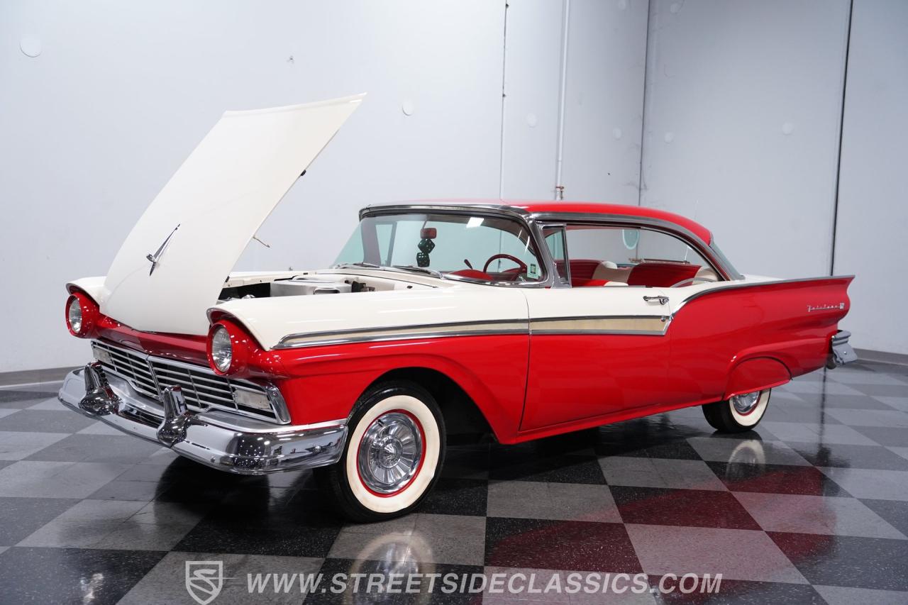 1957 Ford Fairlane 500 Club Victoria