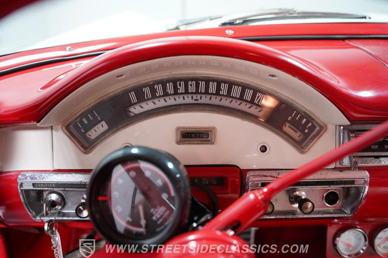 1957 Ford Fairlane 500 Club Victoria