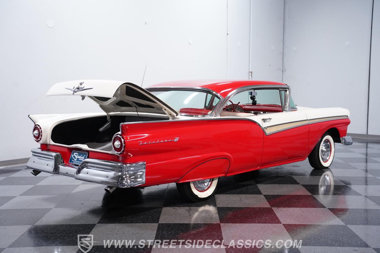 1957 Ford Fairlane 500 Club Victoria