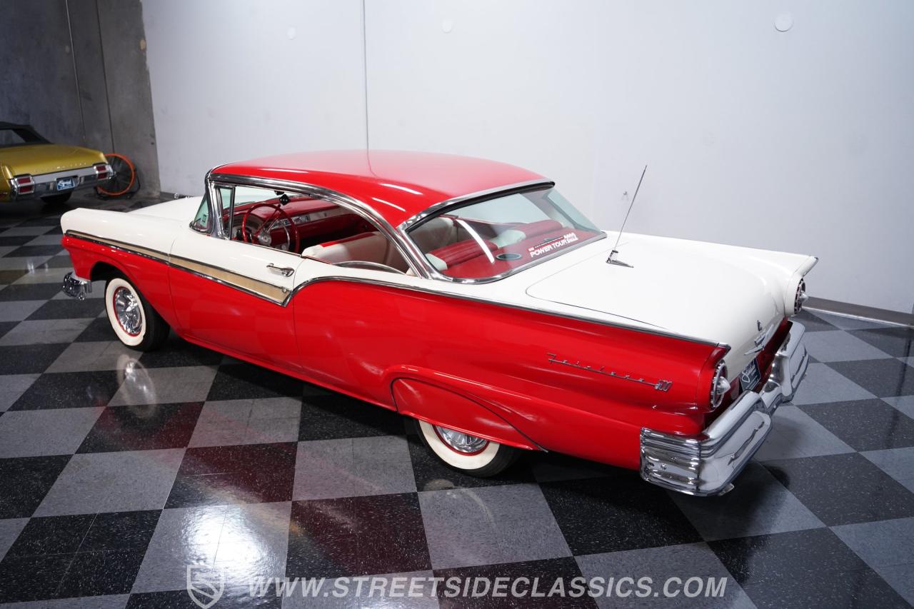 1957 Ford Fairlane 500 Club Victoria