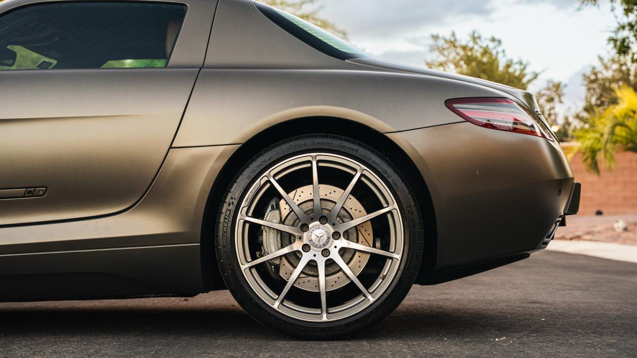 2011 Mercedes - Benz SLS AMG Coupe