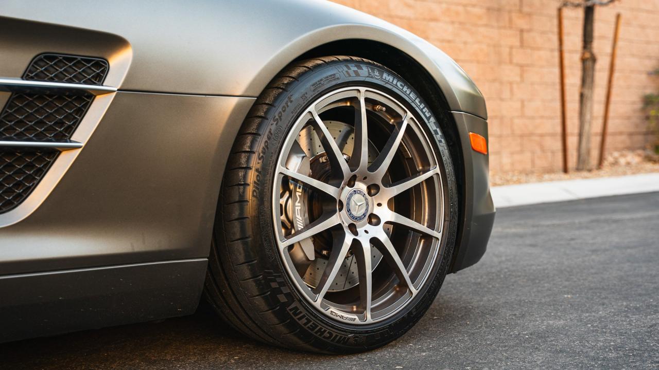 2011 Mercedes - Benz SLS AMG Coupe