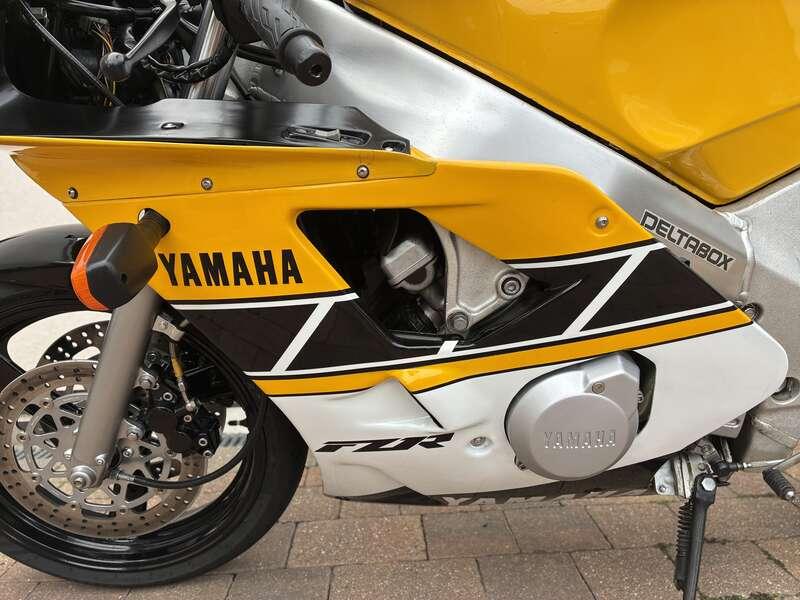 1992 Yamaha FZR400RR 3TJ1