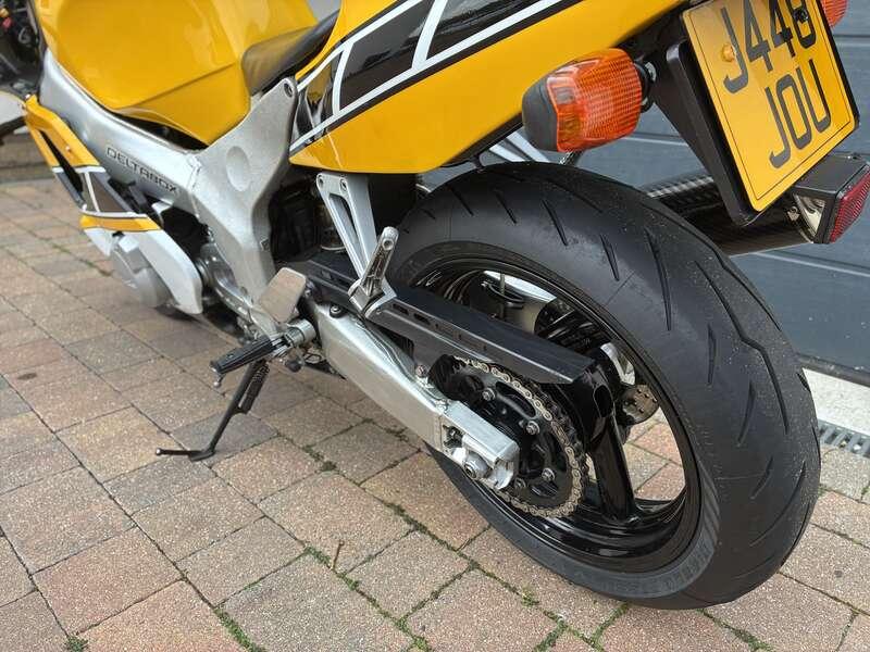 1992 Yamaha FZR400RR 3TJ1