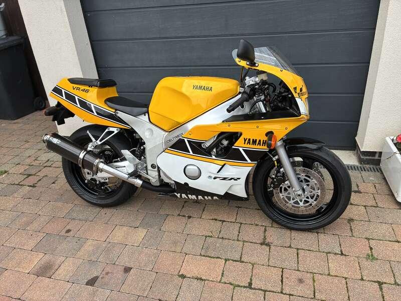 1992 Yamaha FZR400RR 3TJ1