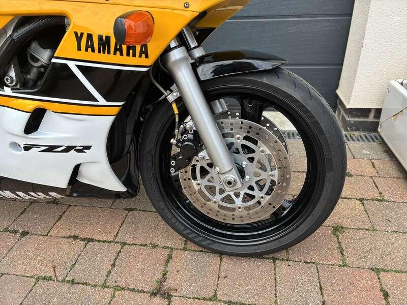 1992 Yamaha FZR400RR 3TJ1