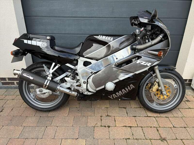 1998 Yamaha FZR400