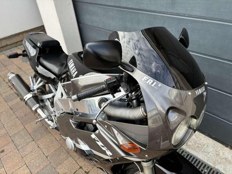 1998 Yamaha FZR400