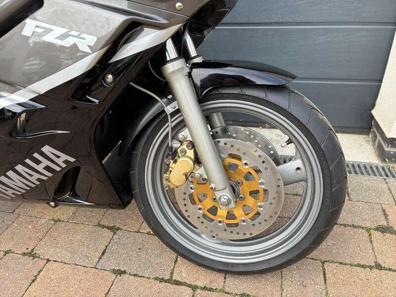 1998 Yamaha FZR400