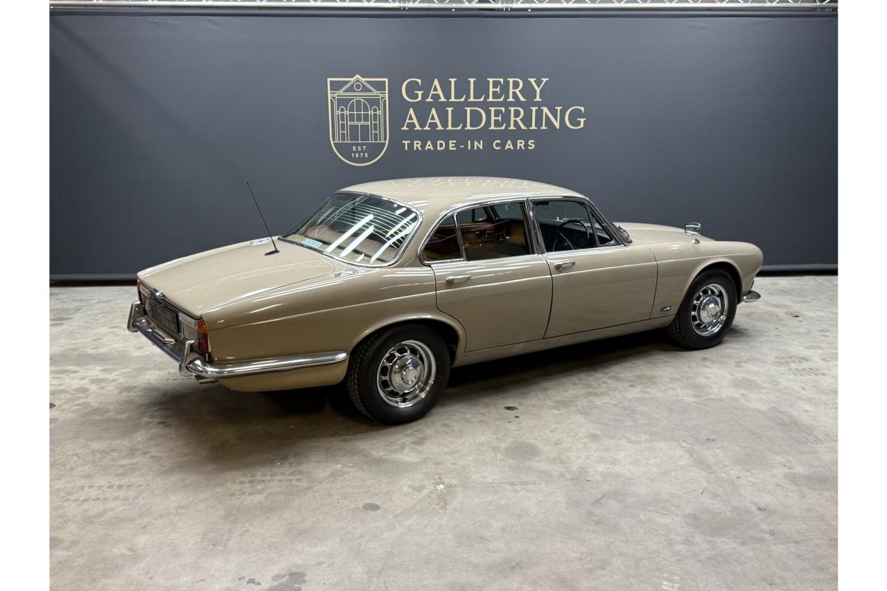 1972 Jaguar XJ6 4.2 Series 1 &ldquo;Ascot Fawn with dark Buckskin&rdquo;