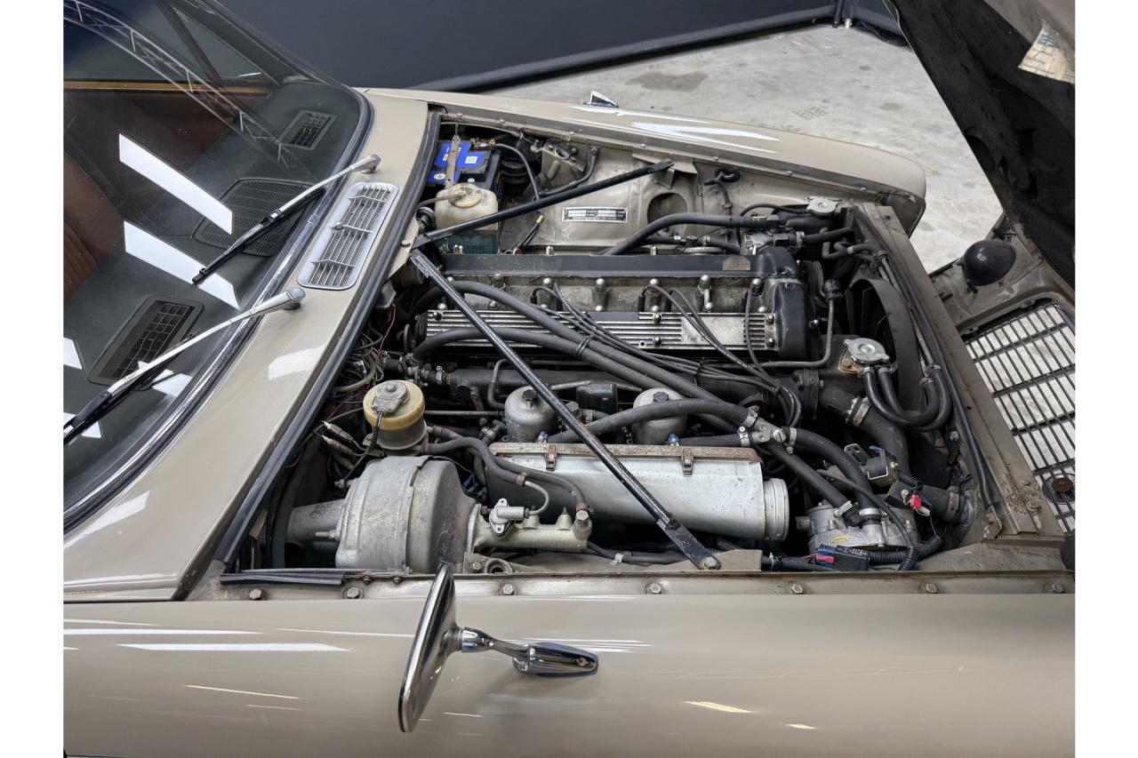 1972 Jaguar XJ6 4.2 Series 1 &ldquo;Ascot Fawn with dark Buckskin&rdquo;