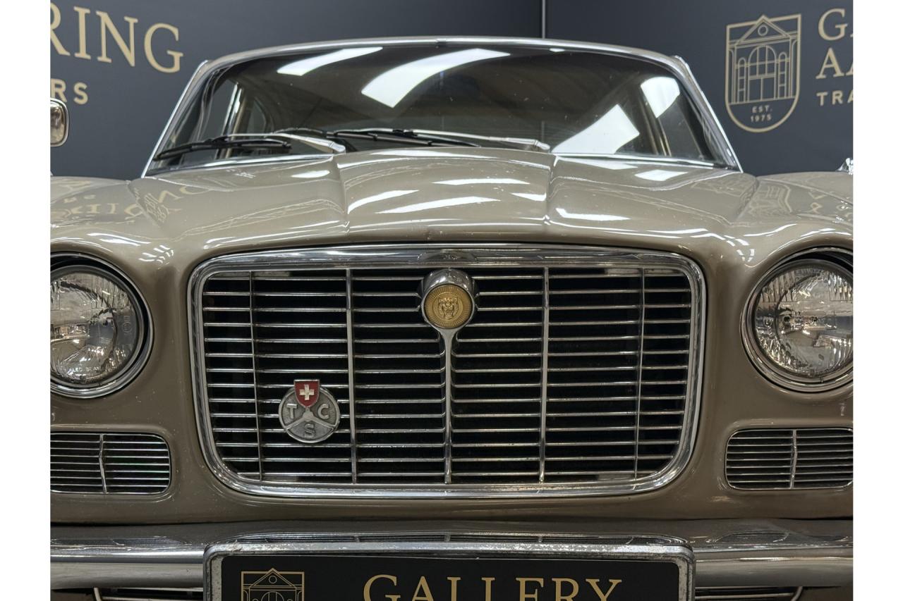 1972 Jaguar XJ6 4.2 Series 1 &ldquo;Ascot Fawn with dark Buckskin&rdquo;