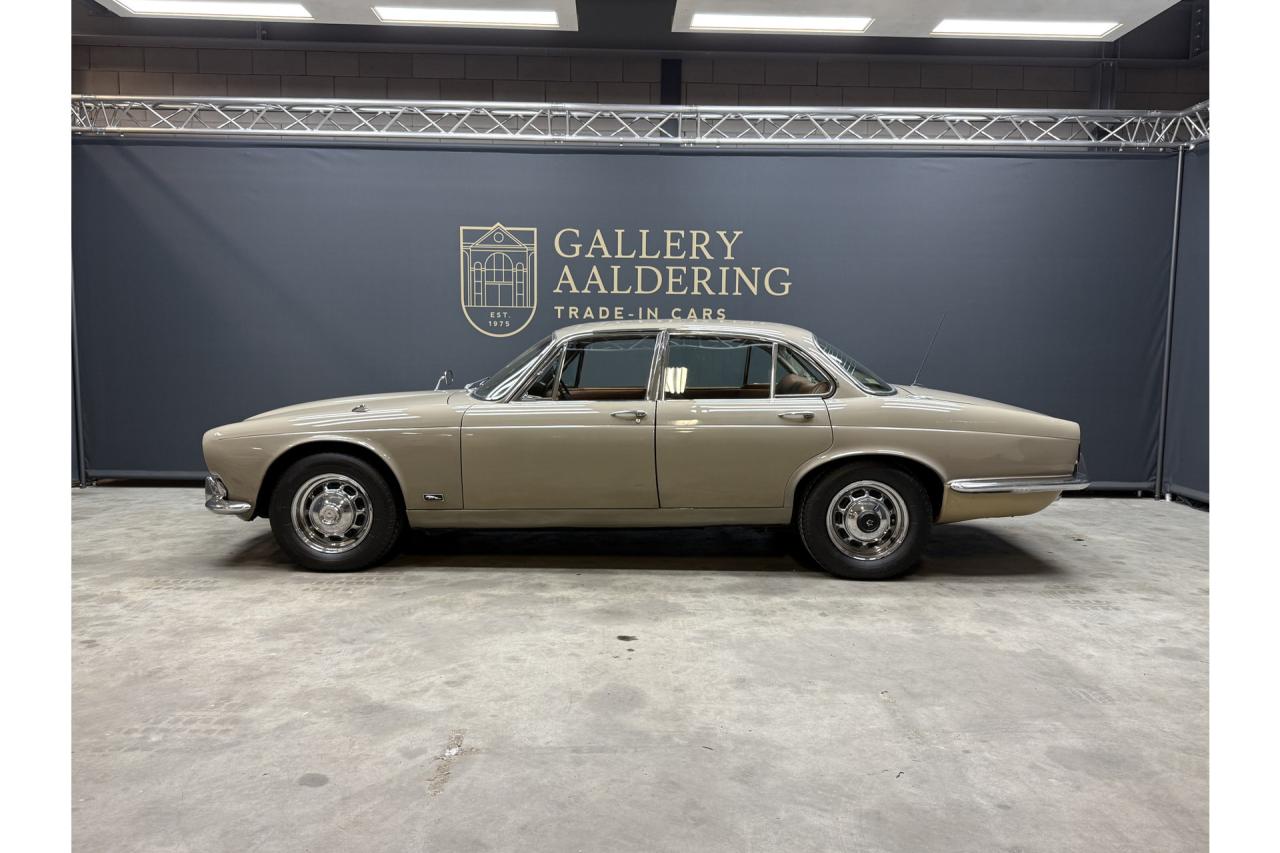 1972 Jaguar XJ6 4.2 Series 1 &ldquo;Ascot Fawn with dark Buckskin&rdquo;
