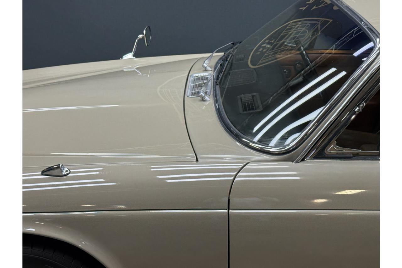 1972 Jaguar XJ6 4.2 Series 1 &ldquo;Ascot Fawn with dark Buckskin&rdquo;