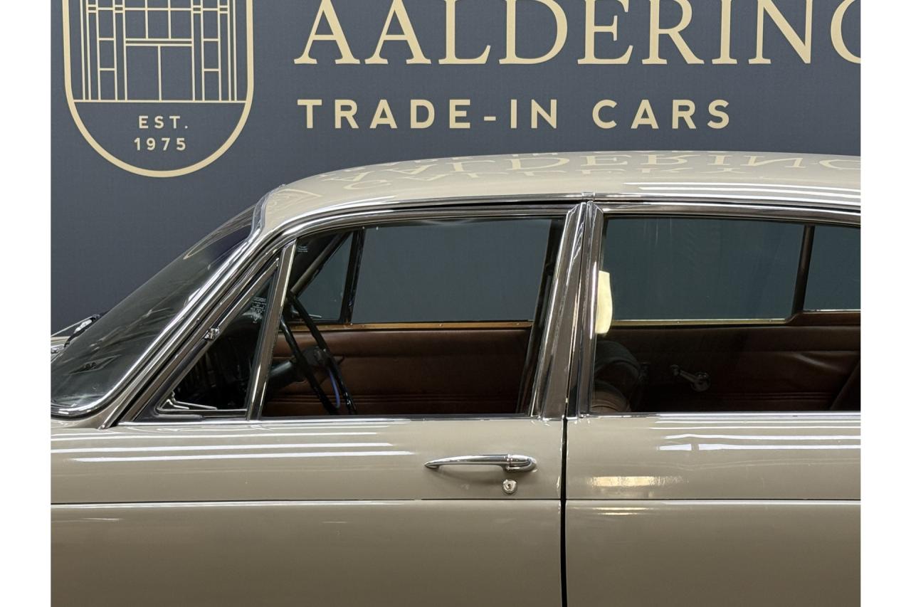 1972 Jaguar XJ6 4.2 Series 1 &ldquo;Ascot Fawn with dark Buckskin&rdquo;