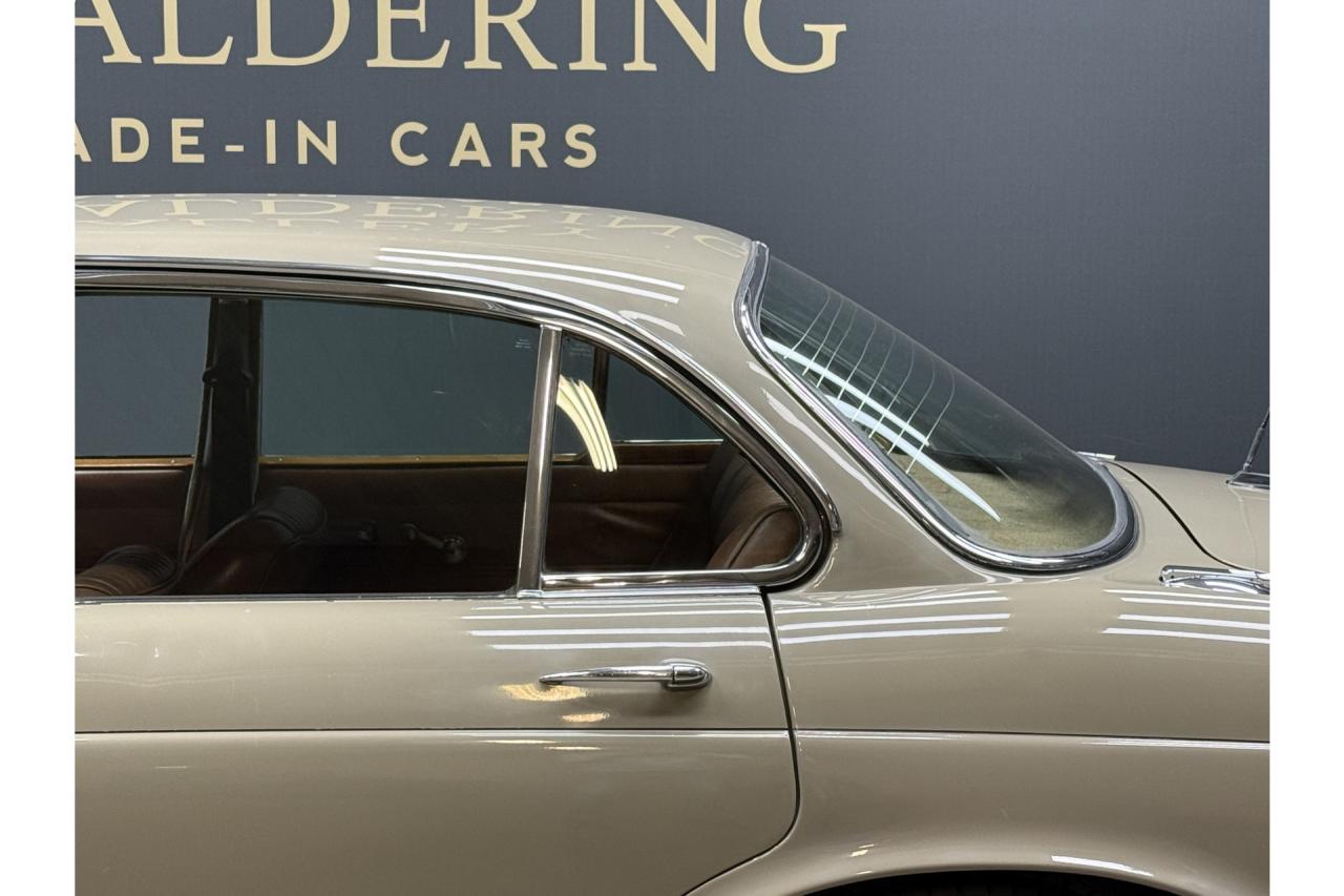 1972 Jaguar XJ6 4.2 Series 1 &ldquo;Ascot Fawn with dark Buckskin&rdquo;